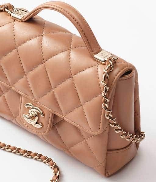 CHANEL flap bag in beige quilted lambskin