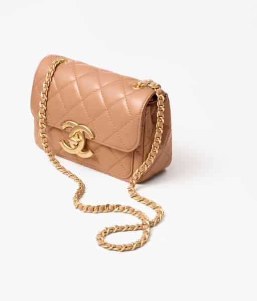 CHANEL flap bag in beige quilted lambskin