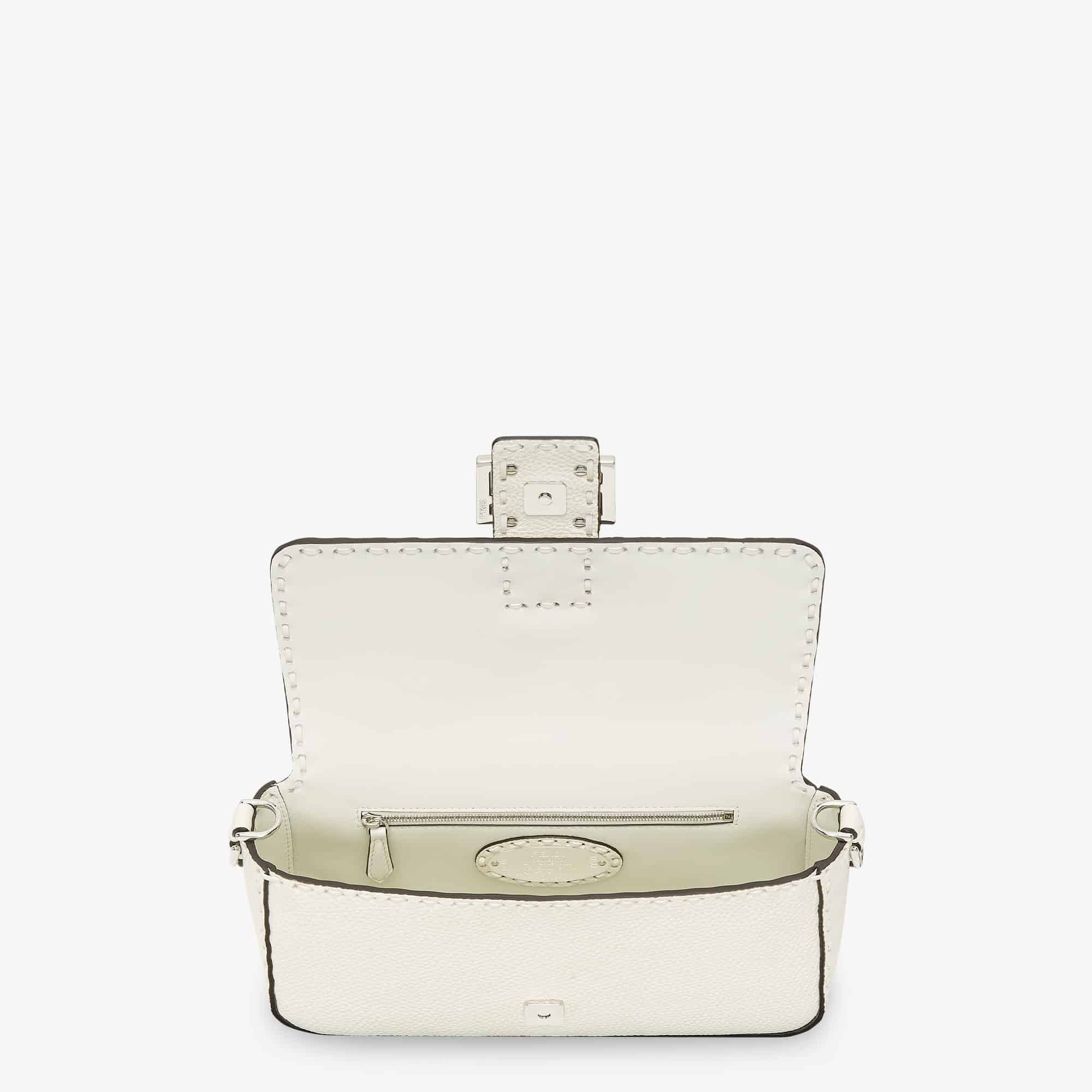 Baguette Ice white Selleria bag