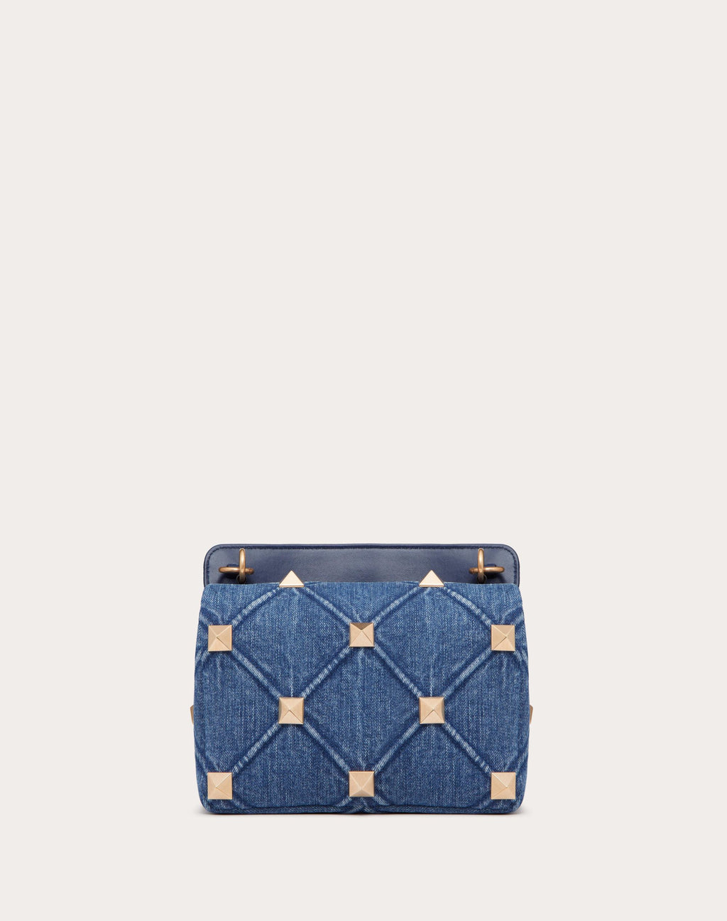 MEDIUM ROMAN STUD THE SHOULDER BAG IN DENIM WITH CHAIN