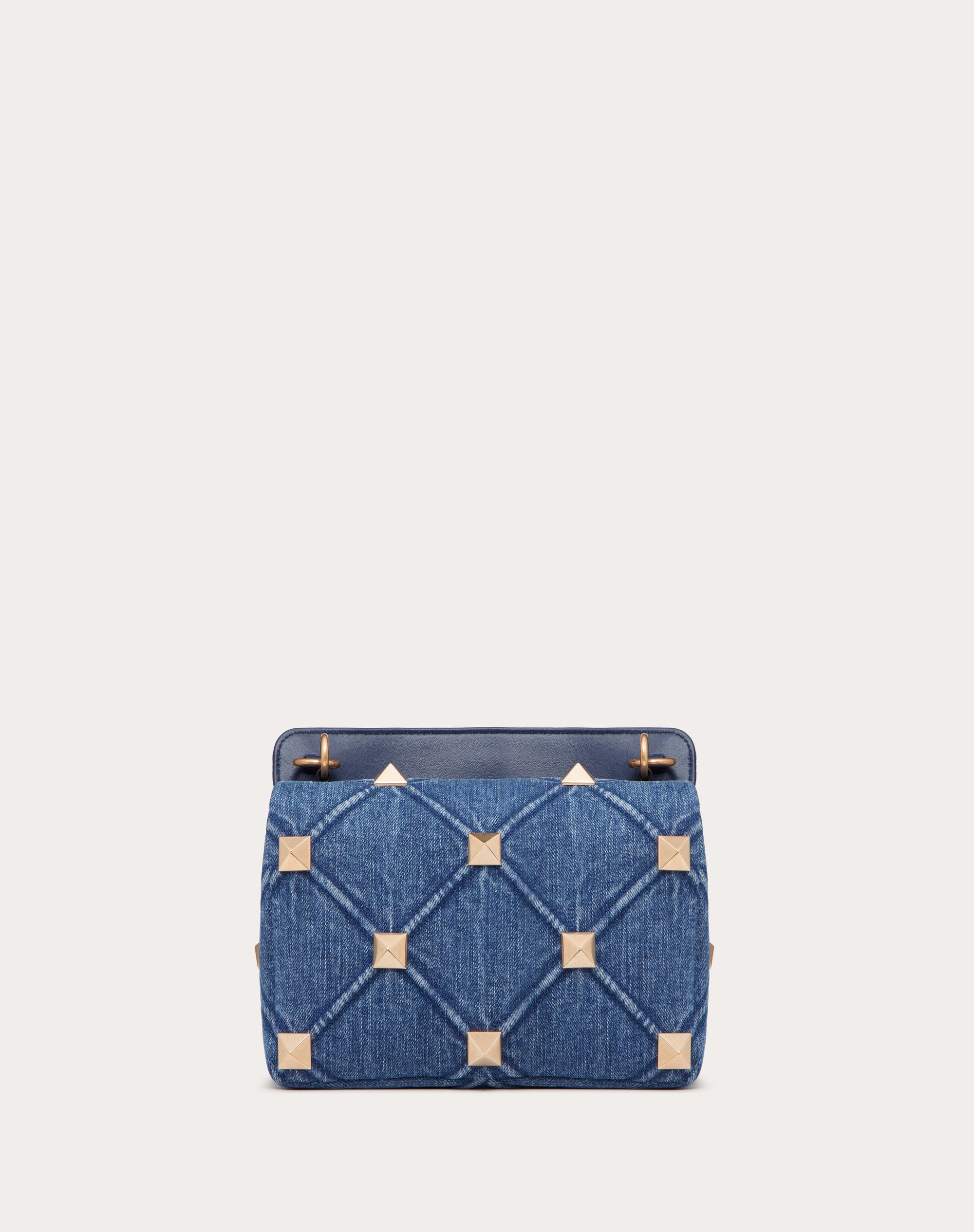 MEDIUM ROMAN STUD THE SHOULDER BAG IN DENIM WITH CHAIN