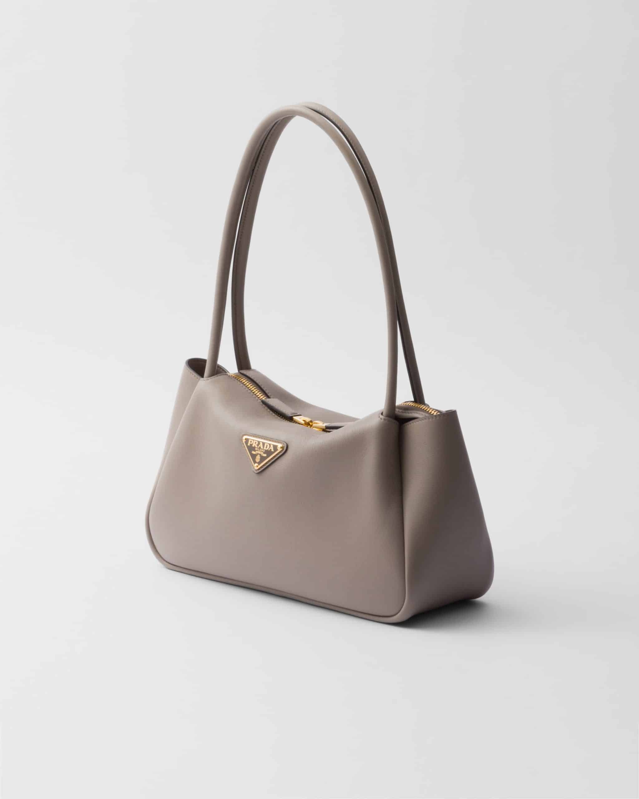 Medium leather handbag