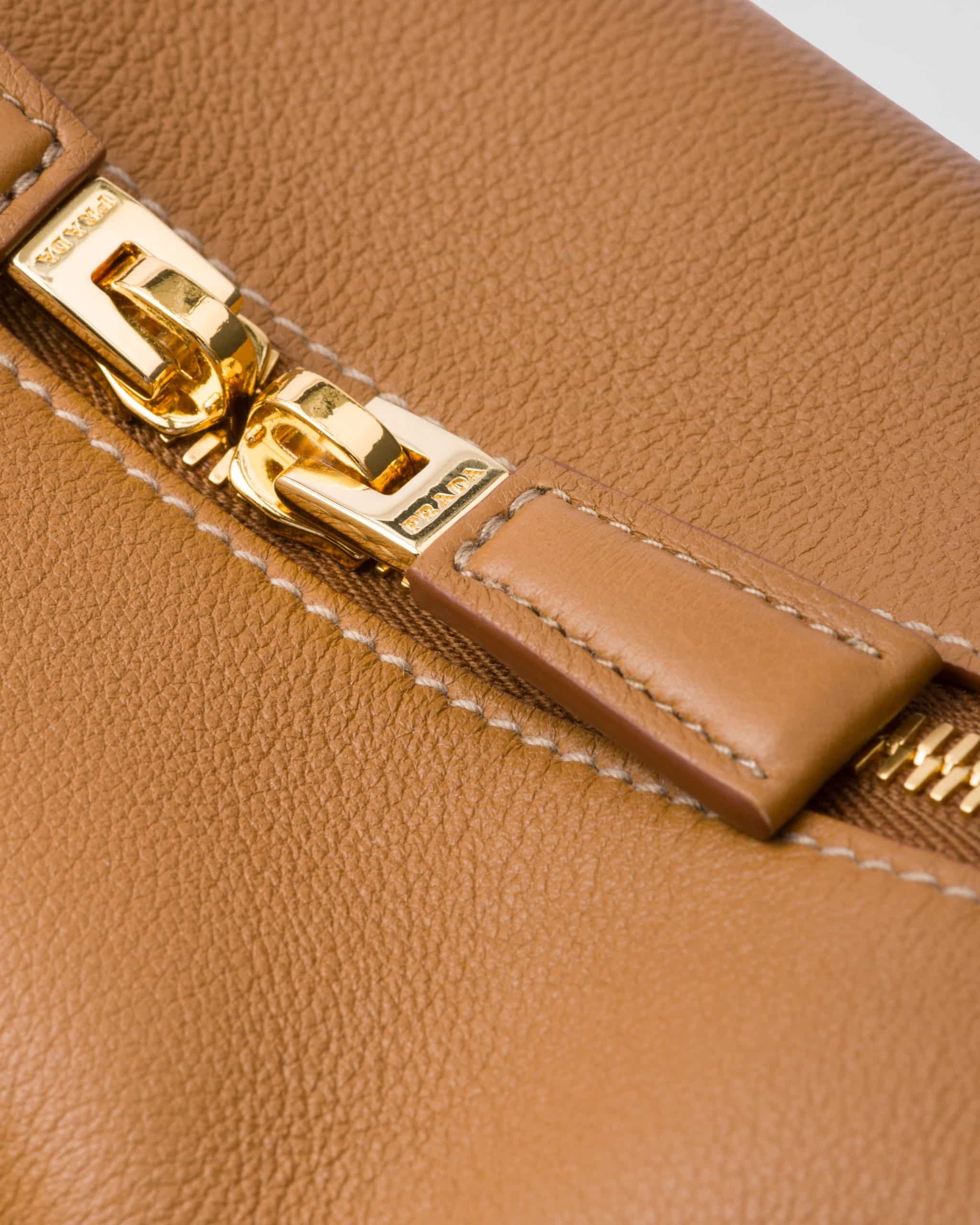 Medium leather handbag