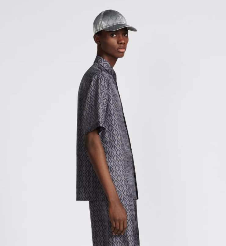 SHORT-SLEEVED